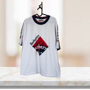 Burberry Men’s Graphic Logo Tee – White Streetwear Classic 🇬🇧✨